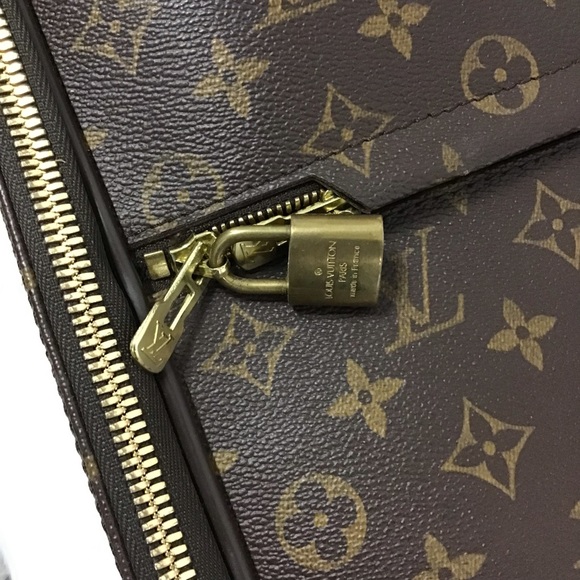 Louis Vuitton Pegase 70 - Picture 9 of 13
